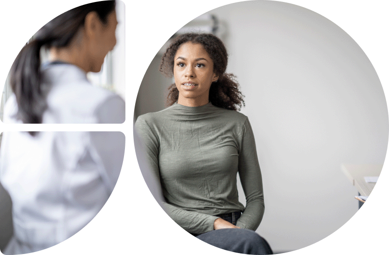 Arzt mit einer Patientin im Gespräch