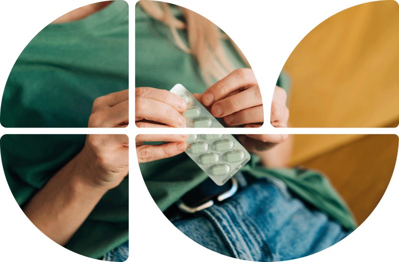 Person mit Tablettenpackung in der Hand