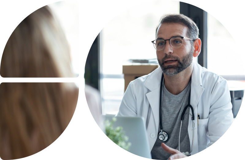 Frau im Arztgespräch